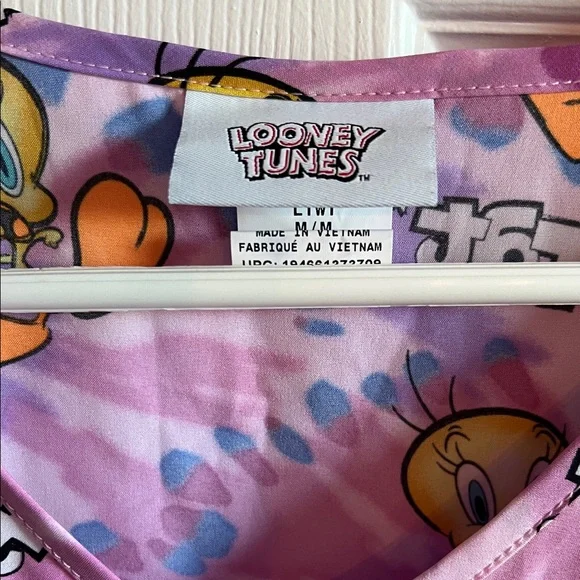 NWT Looney Tunes Tweety Bird Print V-Neck Scrub Top in Purple - Picture 3 of 7